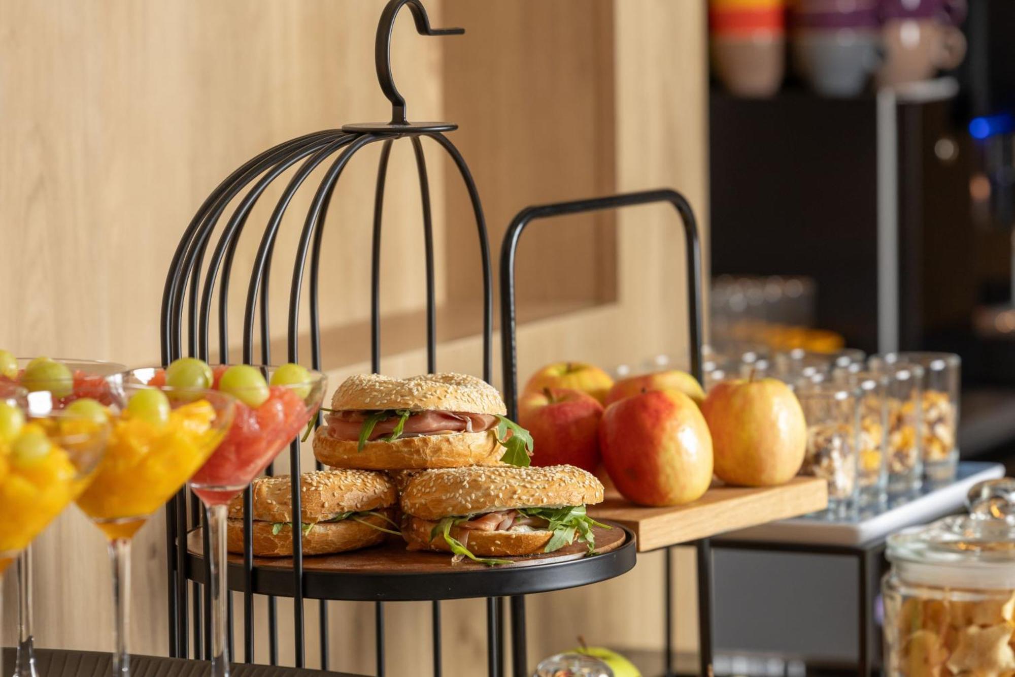 Courtyard By Marriott Cluj - Napoca Downtown Hotel Ngoại thất bức ảnh