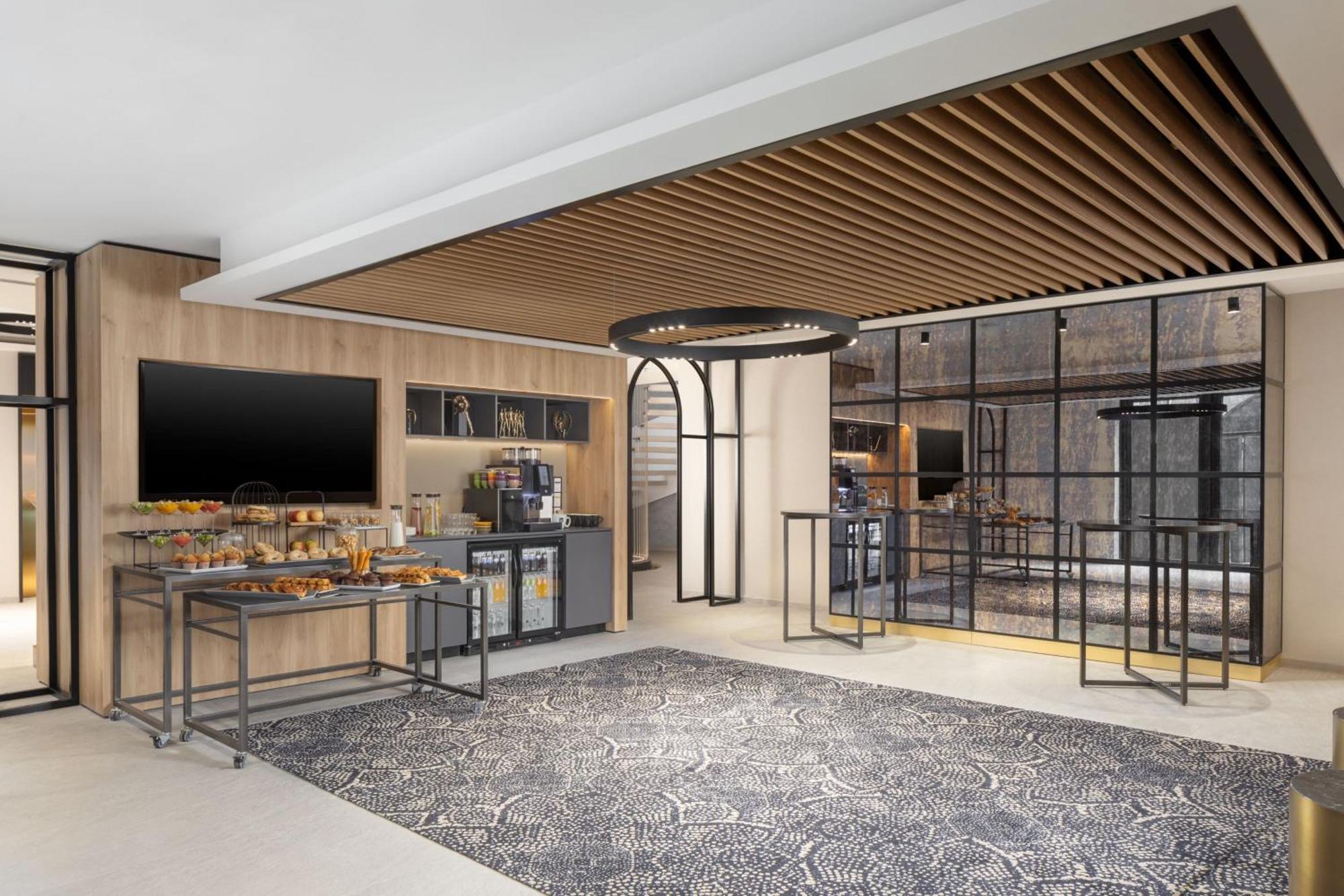 Courtyard By Marriott Cluj - Napoca Downtown Hotel Ngoại thất bức ảnh