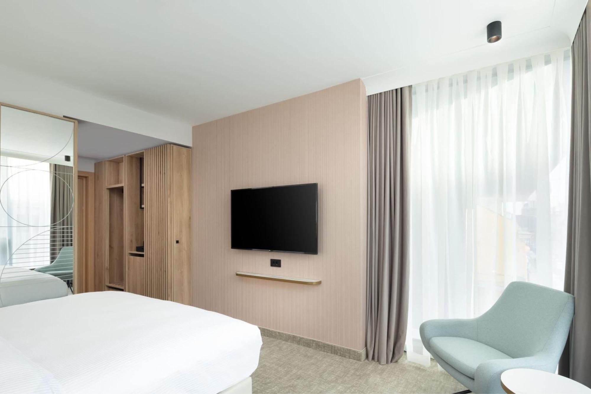 Courtyard By Marriott Cluj - Napoca Downtown Hotel Ngoại thất bức ảnh