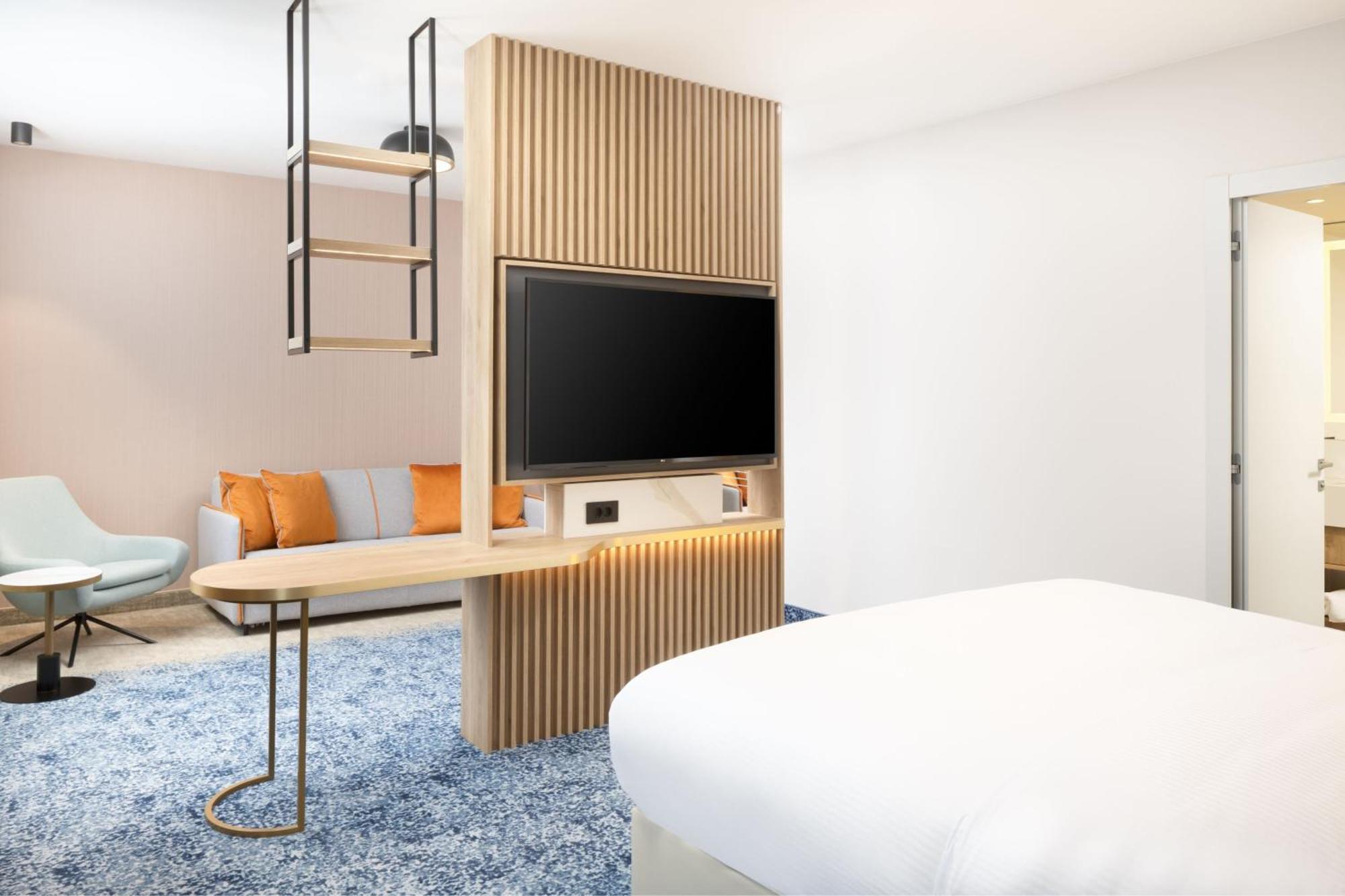 Courtyard By Marriott Cluj - Napoca Downtown Hotel Ngoại thất bức ảnh