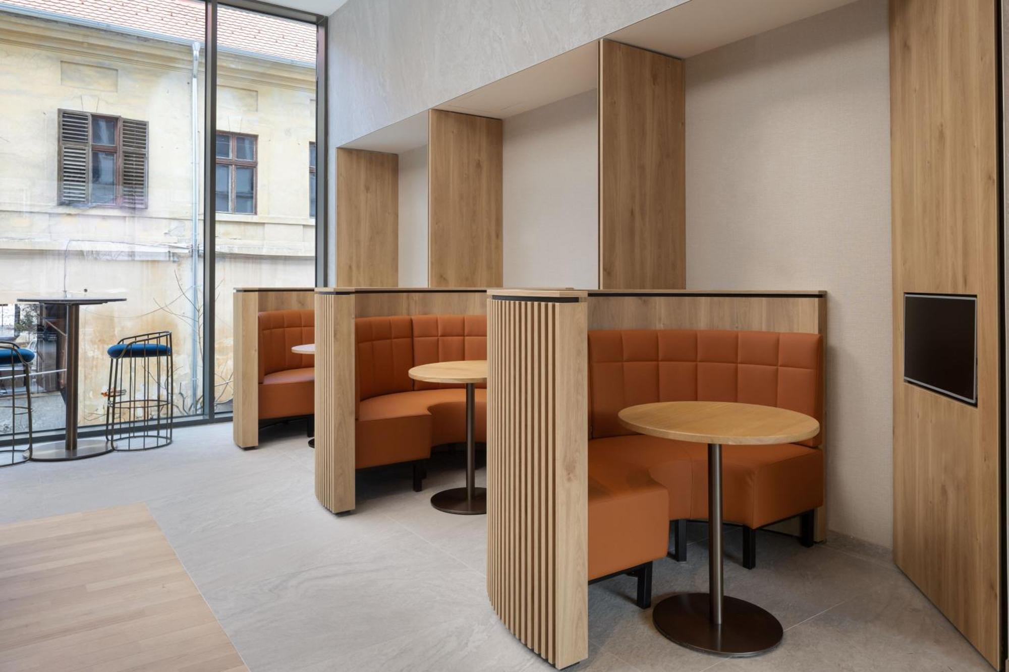 Courtyard By Marriott Cluj - Napoca Downtown Hotel Ngoại thất bức ảnh