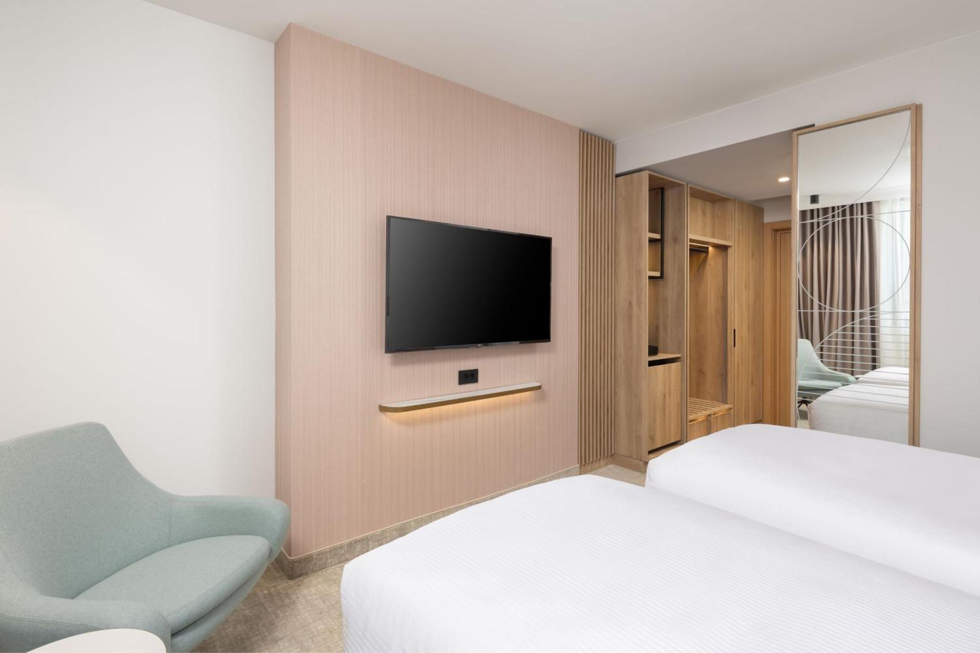 Courtyard By Marriott Cluj - Napoca Downtown Hotel Ngoại thất bức ảnh