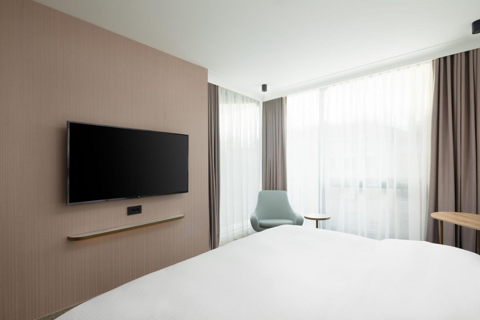 Courtyard By Marriott Cluj - Napoca Downtown Hotel Ngoại thất bức ảnh