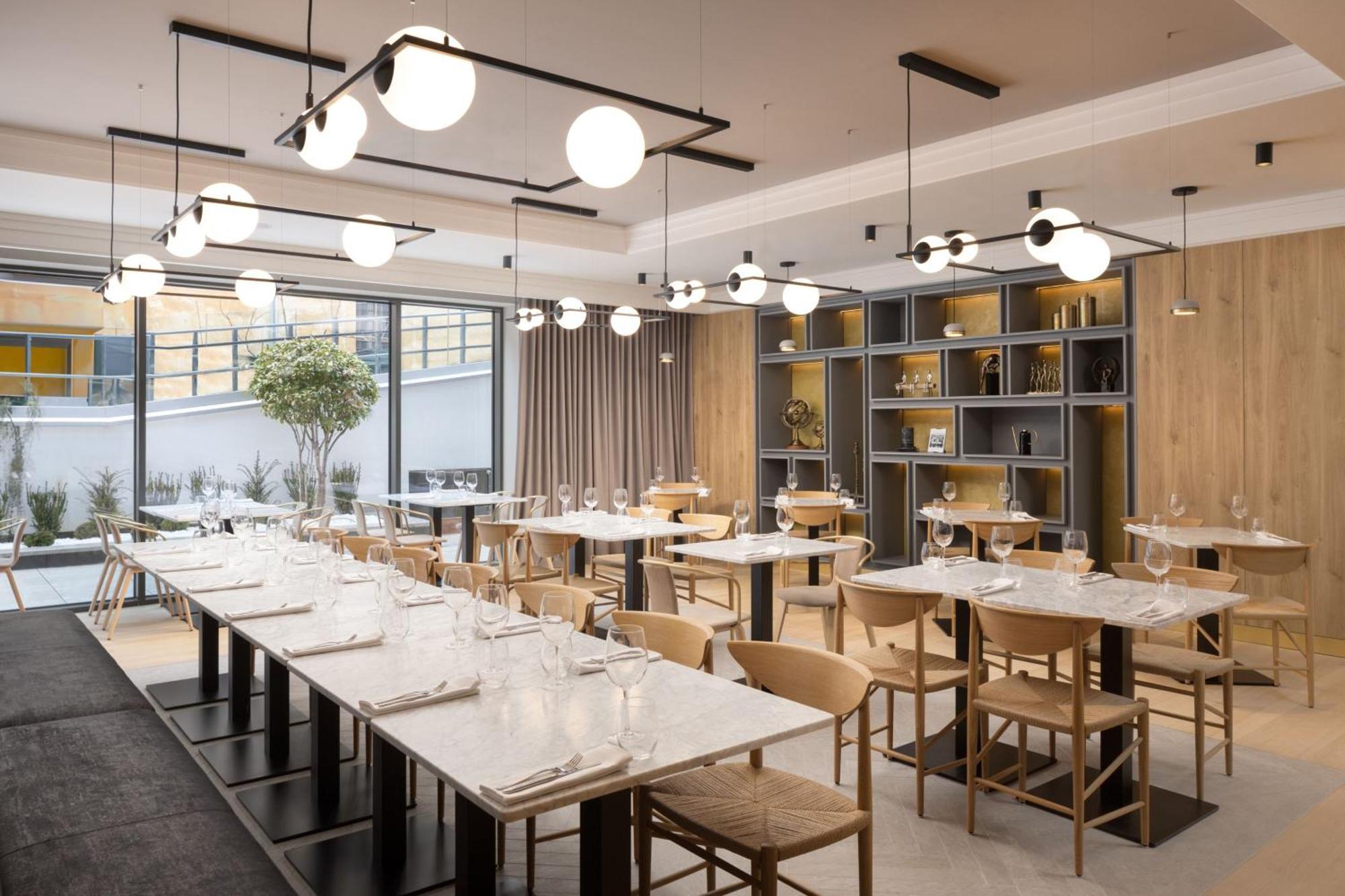 Courtyard By Marriott Cluj - Napoca Downtown Hotel Ngoại thất bức ảnh